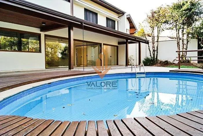 Linda casa a venda no Condomínio Residencial Colina, com 4 suítes, piscina e vista para o