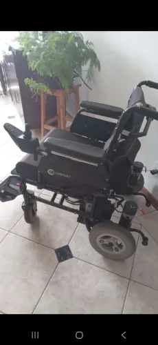 Cadeira de rodas elétrica comfort semi nova