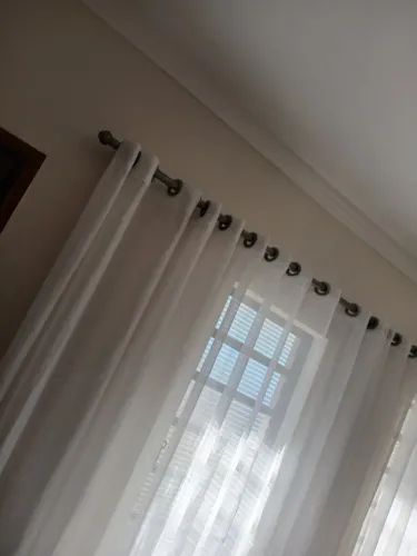Cortina sala com varão e suporte