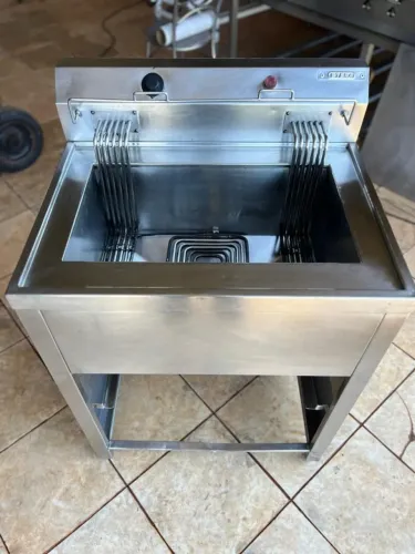 Fritadeira Industrial Elétrica Água e Óleo Etera 44 litros 18000W em aço inox trifásica 