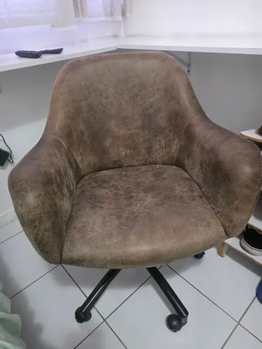 Cadeira com braço e rodizios
