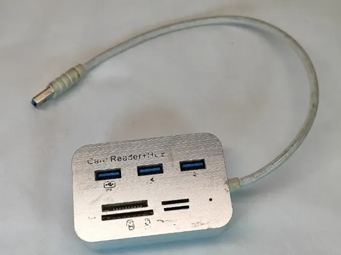 Hub USB-C F3 3.0 com 3 Portas + Leitor de Cartão de Memória