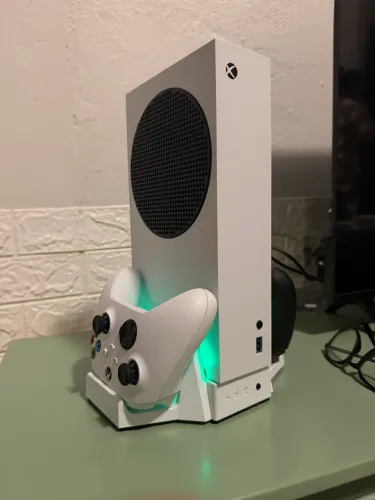 Xbox Series S + Base + 2 controles