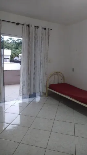 Alugo quarto mobiliado para mulher sozinha