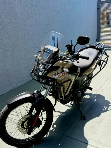 Honda Sahara 300 Adventure 2026 | Completa