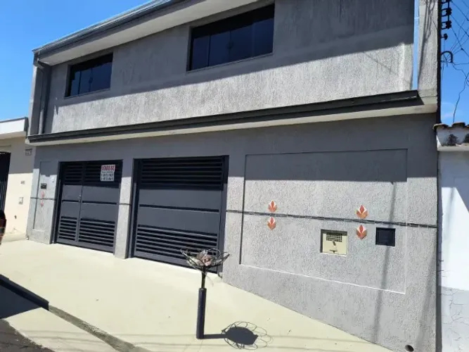 Casa no San Leandro, 4 quartos, duas suítes, área gourmet, toda reformada *.