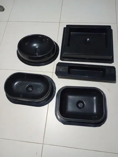 Vendo quatro forma de fazer cuba para banheiro e outros fins novas