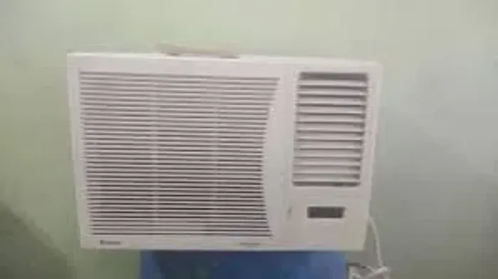 ar condicionado 12mil BTUs e 220v