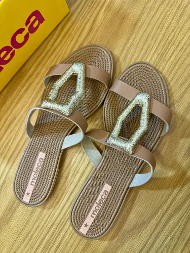 Rasteirinha Moleca Nude com Fivela Dourada - Nunca usada!