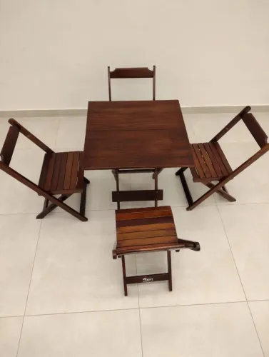 Conjunto mesa dobrável 70x70 + 4 cadeiras madeira maciça.