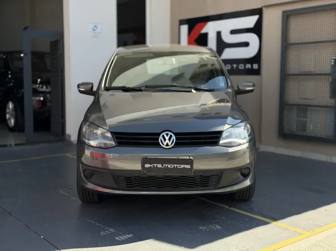 Volkswagen Fox 1.0 MI Total Flex 8V 5P 2014