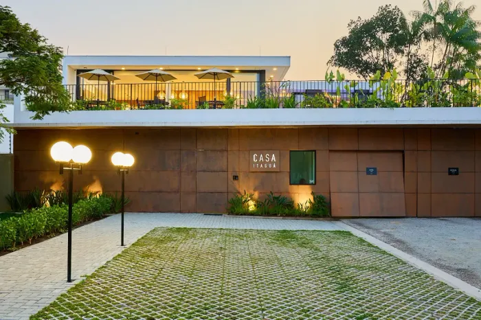 CASA NA PRAIA EM CONDOMÍNIO FECHADO