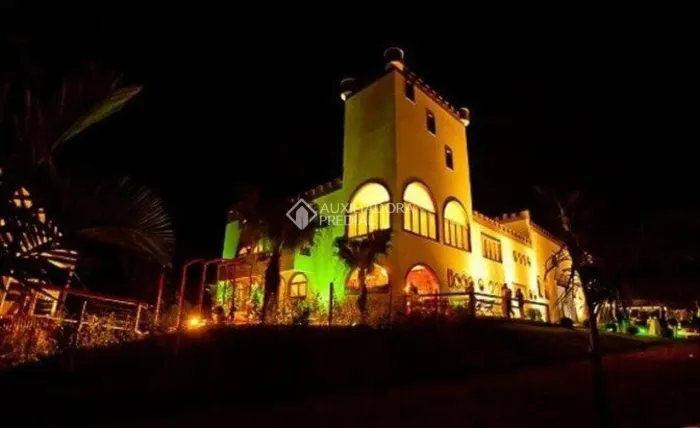 Cervejaria Completa em Estilo Castelo Medieval à Beira da BR-282 | Alto Potencial Comercia