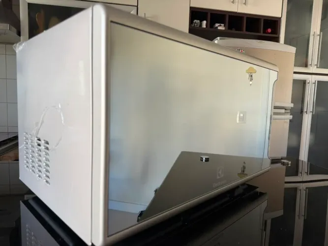 Micro-ondas Electrolux MI41S 31L Espelhado Inox 127V - Excelente estado