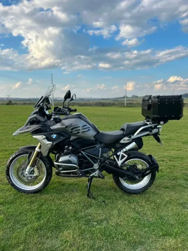 Linda moto disponível pra venda 