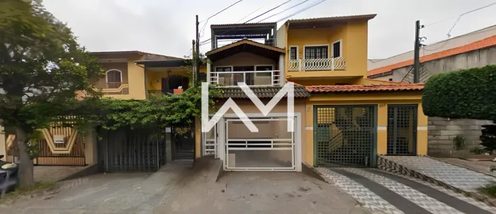 Sobrado amplo com 3 quartos no Parque Continental II
