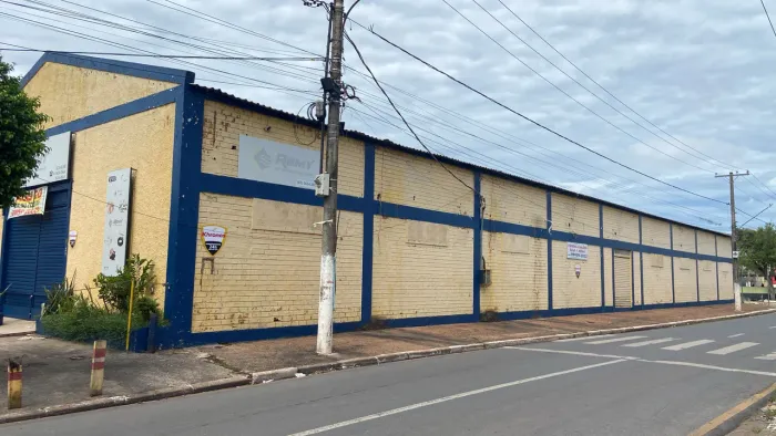 VENDO GALPÃO INDUSTRIAL (700m2)