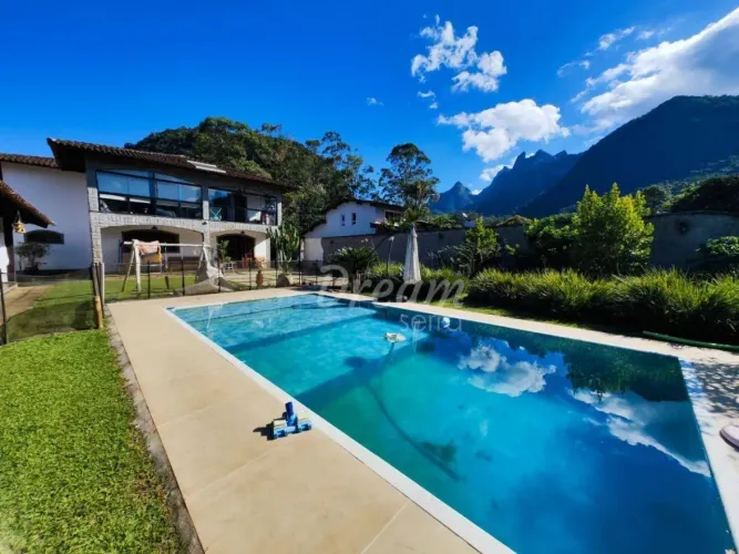 Casa com 3 dormitórios à venda, 332 m² por R$ 1.350.000,00 - Granja Guarani - Teresópolis/