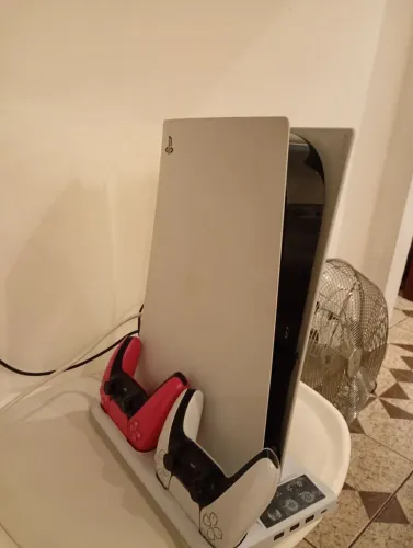 V PS5 2 MANETE