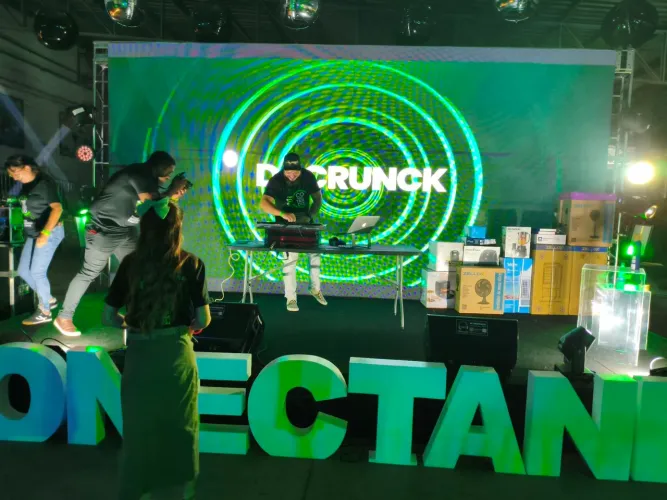 Som,iluminação, painel de led, piso Paris, palco e varal de luz para o seu evento 