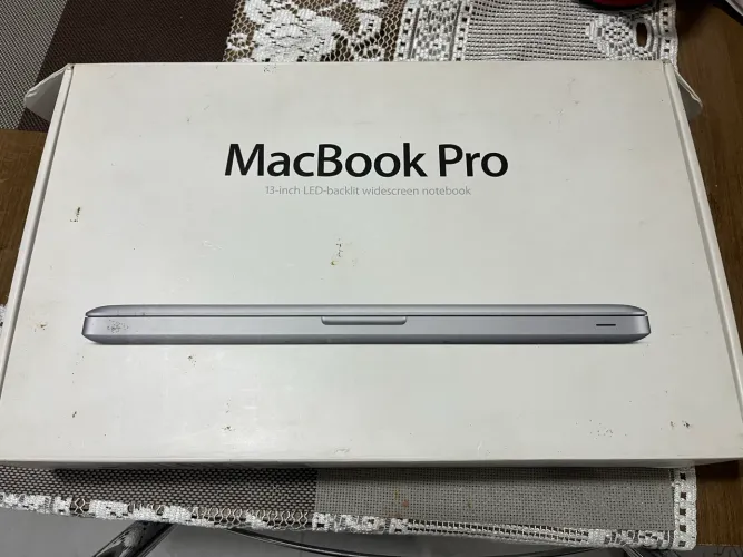 MacBook Pro 2011 conservado na caixa e bateria durando muito 
