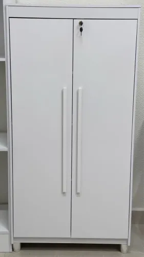 Armário multiuso com chave