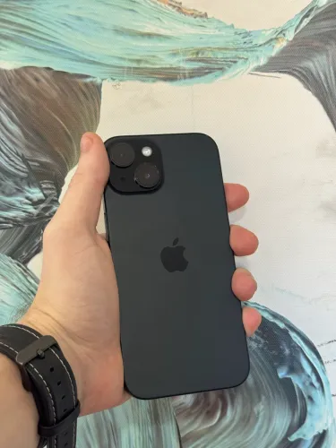 iPhone 15 | 96% de bateria 