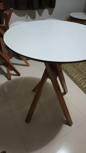 Mesas e cadeiras