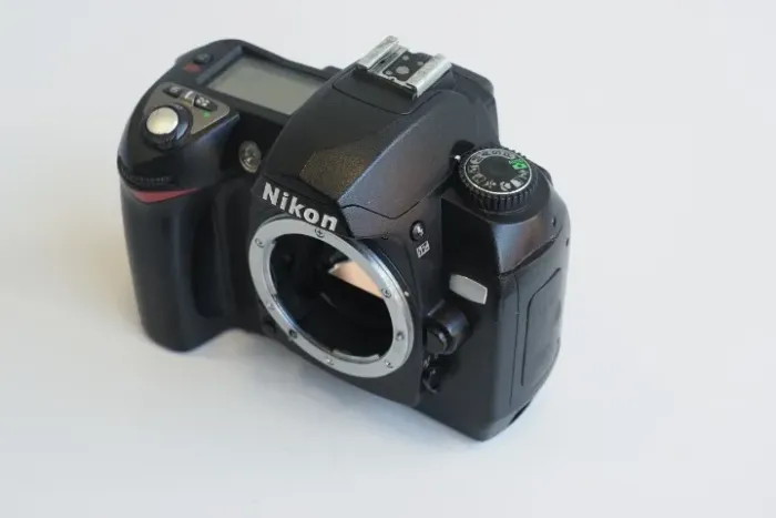 Câmera DSLR Nikon D70 (Apenas Corpo) - Sensor CCD - Classica