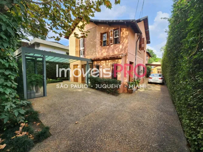 Casa a venda mobiliada na Vila Madalena com 450m2, 6 dorms e 3 suites com lazer e jardim