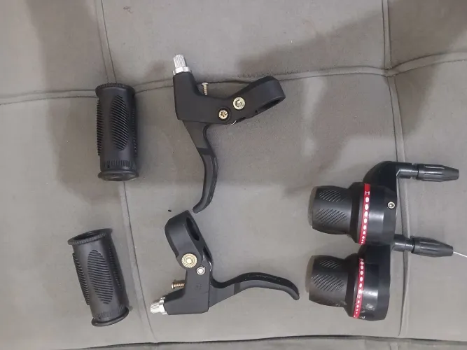 Kit Guidão Bike: Passadores Grip Shift + Manetes + Manoplas Seminovo