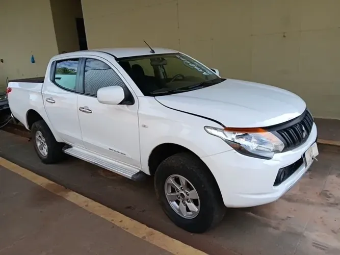 Mitsubishi L200 Triton Sport GLX 2.4 CD Diesel Mec. 2019