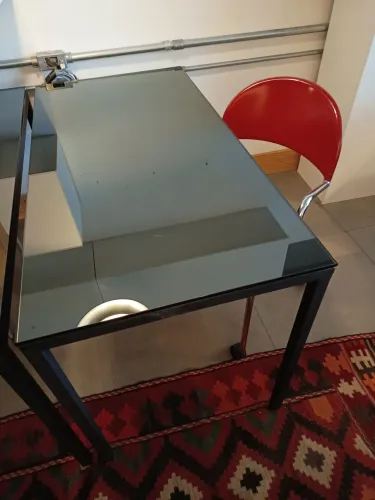 Vendo mesa de escritório 60x120 estrutura aço preto. (Sem cadeira)