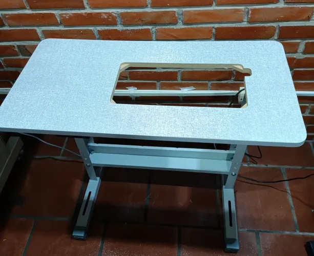 Vendo mesa bancada para máquina portátil 220