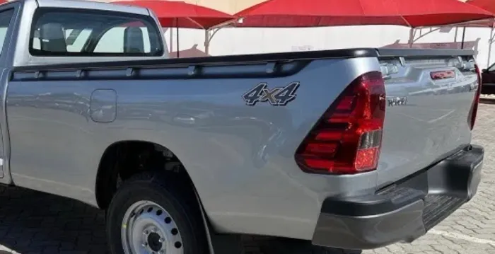 Carroceria da Hilux 2024 cabine simples sem detalhes