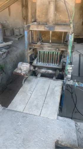 Máquina de blocos de concreto *