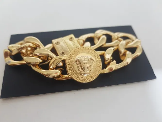 Pulseira Versace maciça em banho de Ouro 18k com 10 miléimos.
