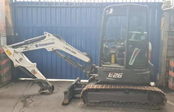 Mini Escavadeira Bobcat Mod. E26 Ano 2022 738.4h c/ ar condicionado