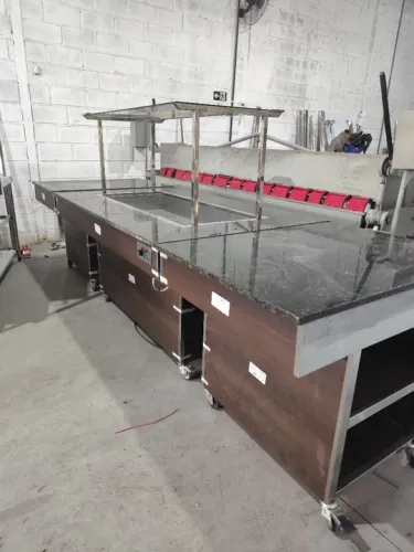 Buffet Térmico com Estrutura em Metalon Inox/ A cabeamento em granito e amadeirado