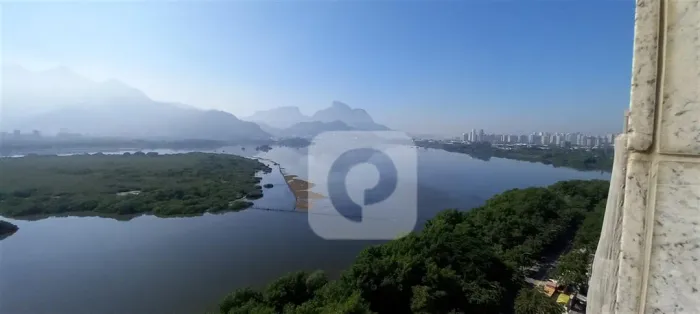Cobertura com 4 quartos e com piscina, 305 m²