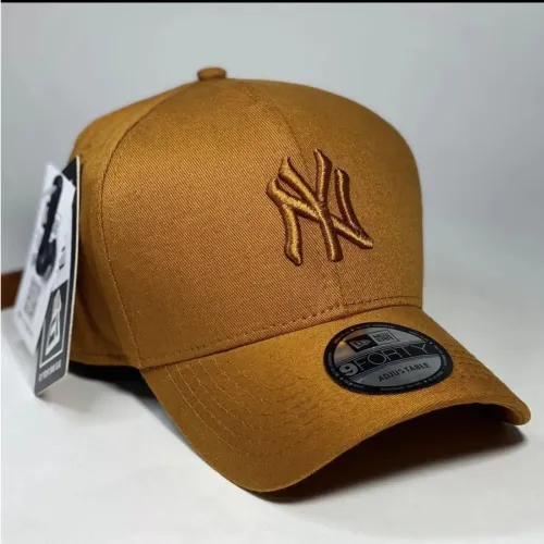 Boné New Era NY Aba Curva Marrom - Tamanho Ajustável