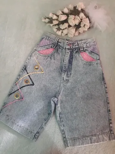 Bermuda Ciclista Feminina Básica em Algodão Jeans