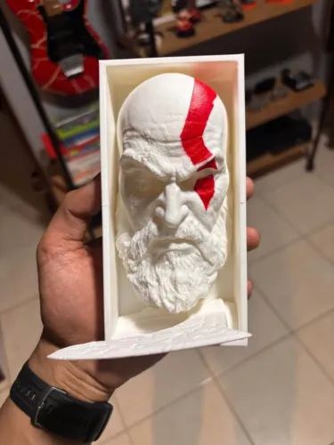 Escultura God Of War (Divisor de prateleira para livros e jogos)- Kratos + Machado Leviath
