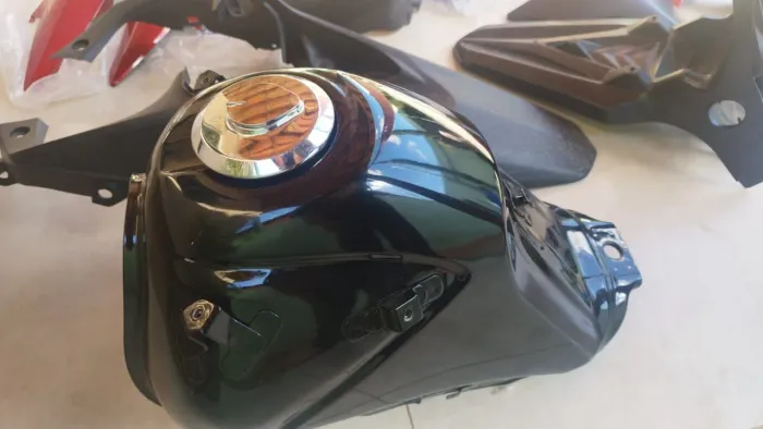 Peças XRE 300 / 2011 Tanque e outros