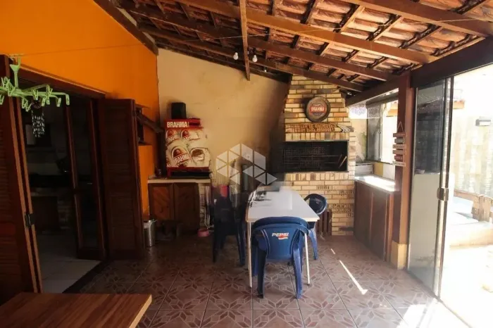 Casa estilo sobrado - 3 dormitórios e 2 vagas - Hípica / Zona sul de Poa.
