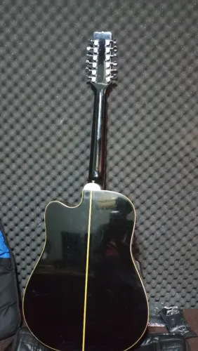 Vendo um violão de 12 cordas ( craviola). Desapego contato ZAP *.