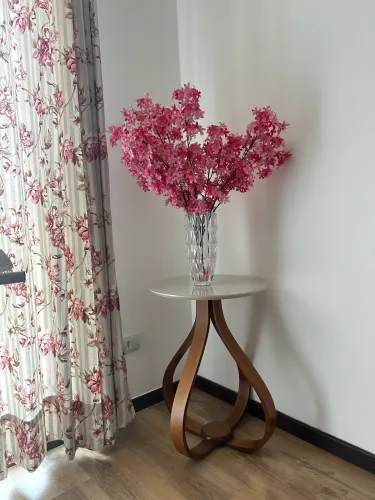 Mesinha de canto com tampo de vidro