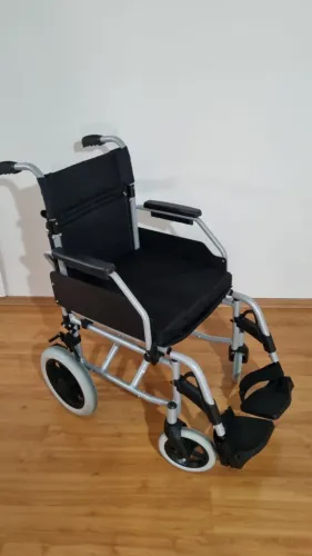 Cadeira de Rodas Paxis Barcelona, semi nova, na garantia
