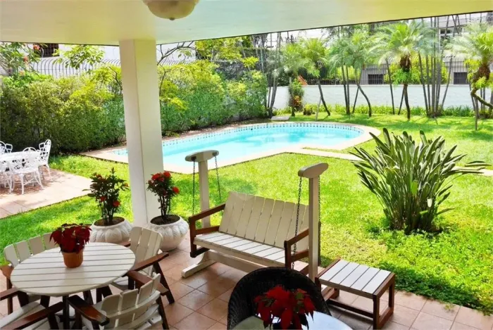 Casa à venda com 4 quartos, sendo 1 suíte, em Jardim Guedala, São Paulo - SP