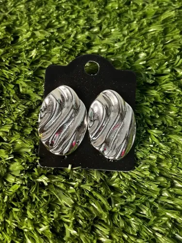Brinco Oval Ondulado Prateado Bijuteria Simples